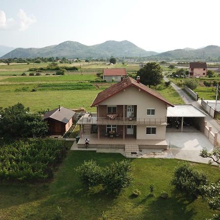 Eko Apartmani Krackovic Golubovci Buitenkant foto
