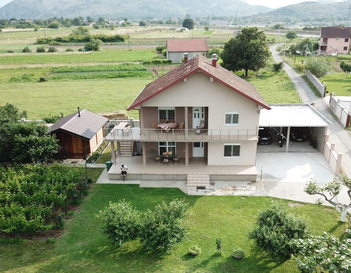 Eko Apartmani Krackovic Golubovci Buitenkant foto