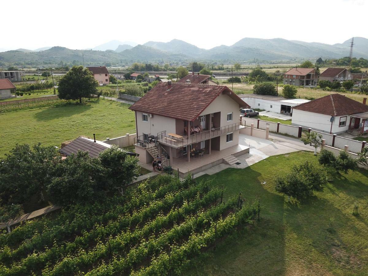 Eko Apartmani Krackovic Golubovci Buitenkant foto