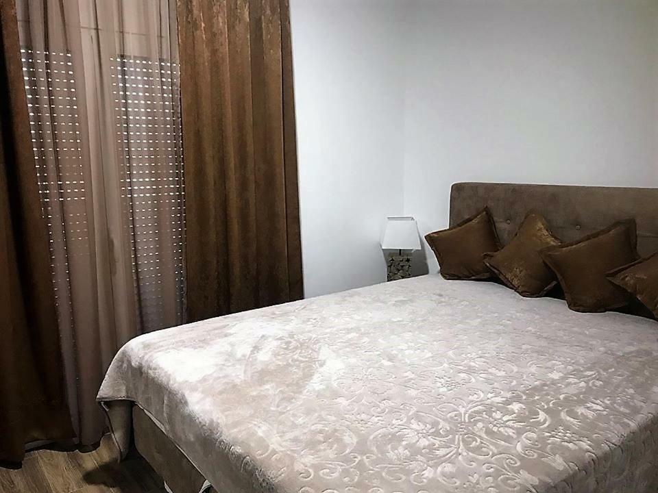 Eko Apartmani Krackovic Golubovci Buitenkant foto