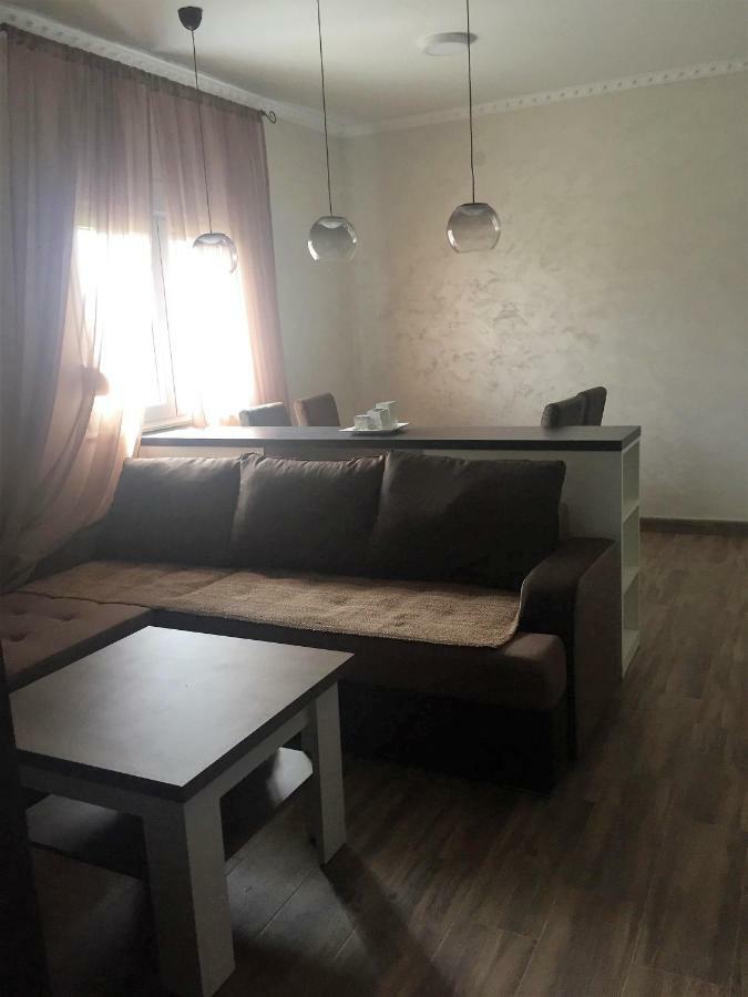 Eko Apartmani Krackovic Golubovci Buitenkant foto