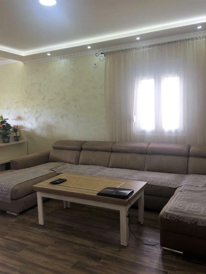 Eko Apartmani Krackovic Golubovci Buitenkant foto