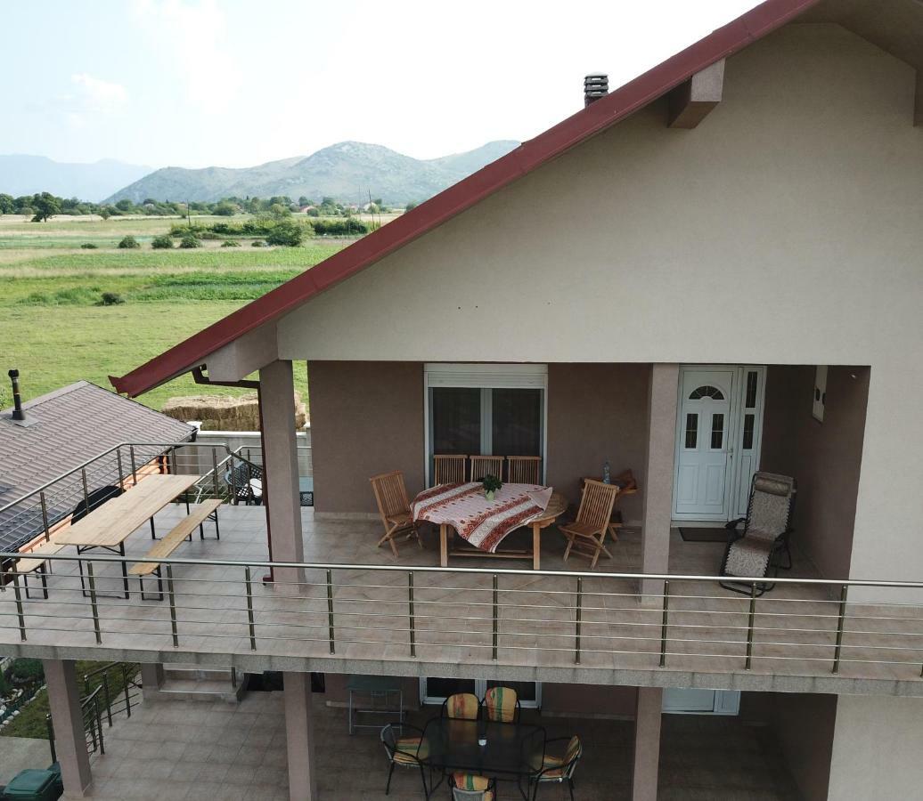 Eko Apartmani Krackovic Golubovci Buitenkant foto