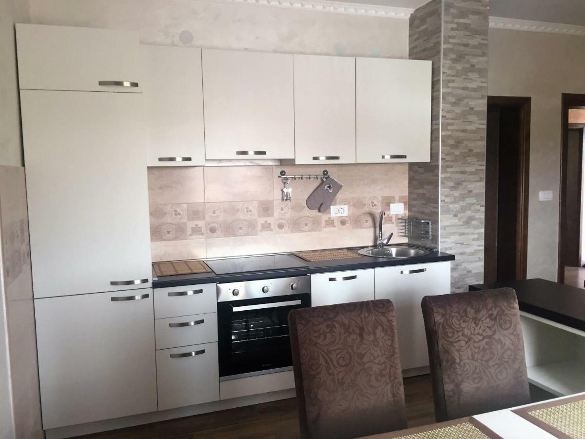 Eko Apartmani Krackovic Golubovci Buitenkant foto