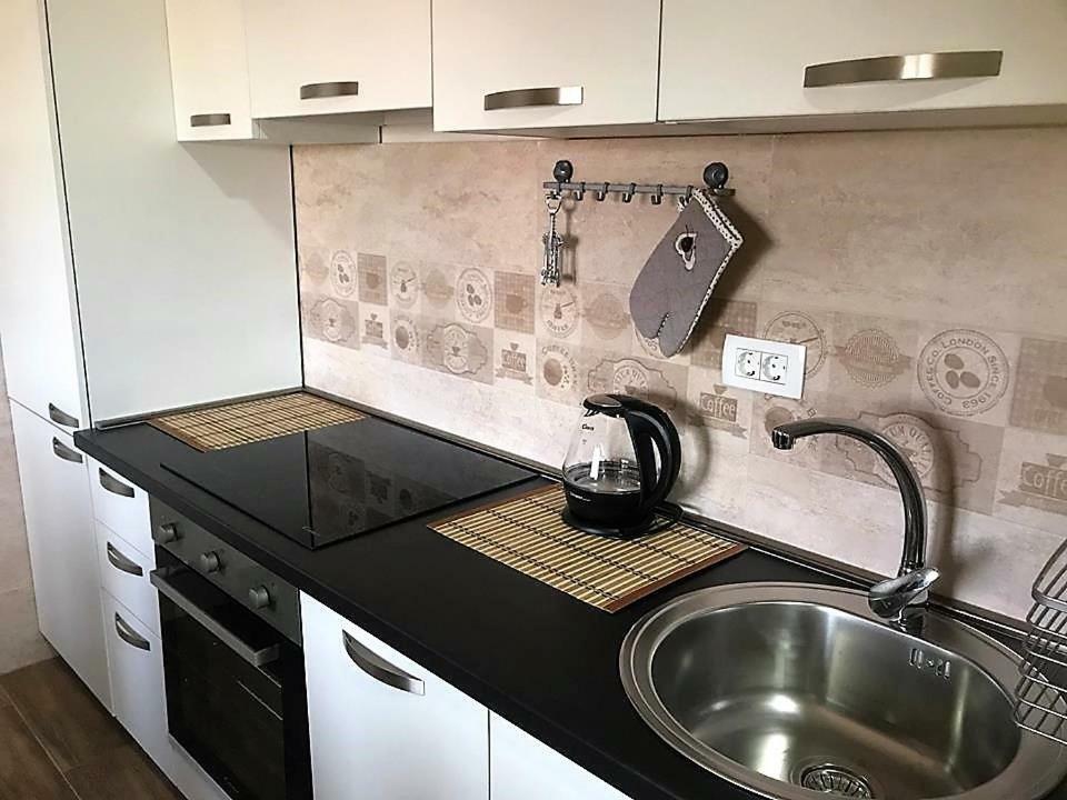 Eko Apartmani Krackovic Golubovci Buitenkant foto