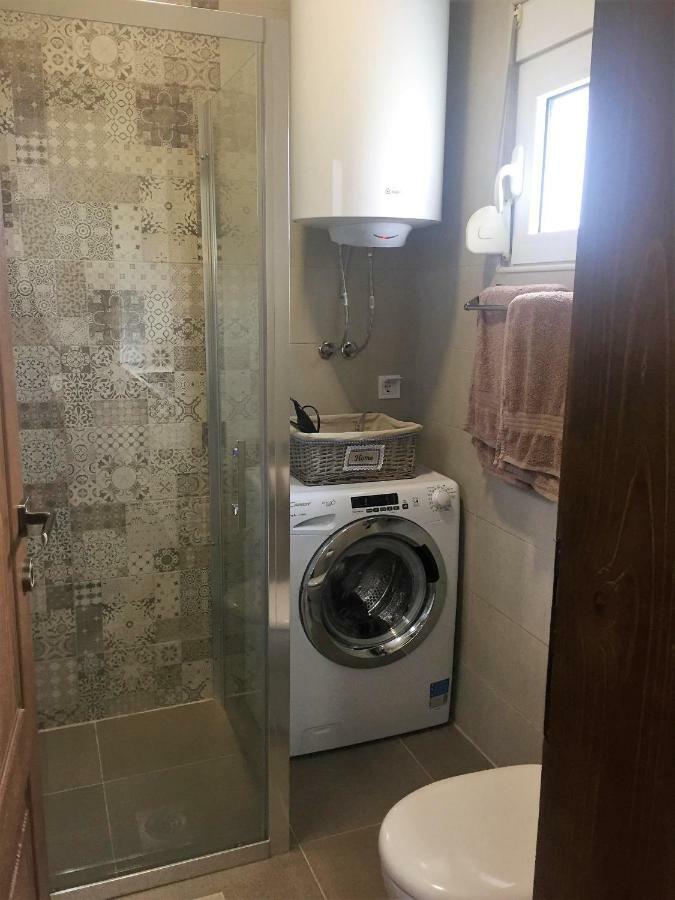 Eko Apartmani Krackovic Golubovci Buitenkant foto