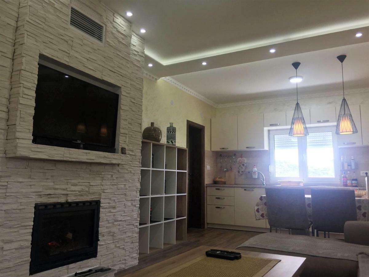 Eko Apartmani Krackovic Golubovci Buitenkant foto
