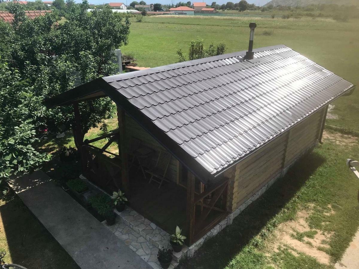 Eko Apartmani Krackovic Golubovci Buitenkant foto